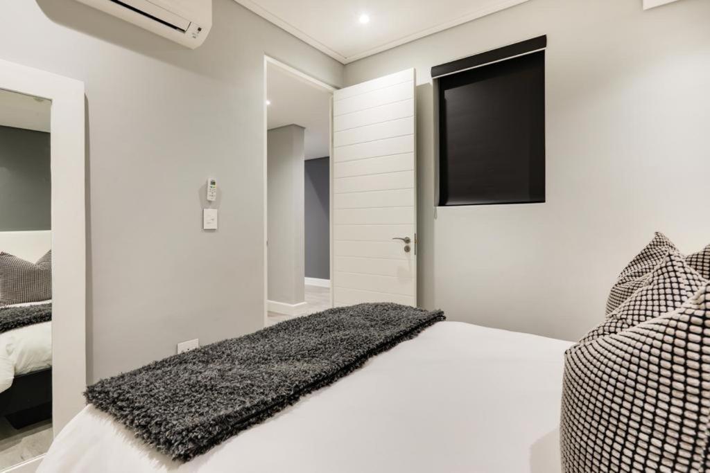 35 On Main By Stay In Luxury Le Cap Extérieur photo